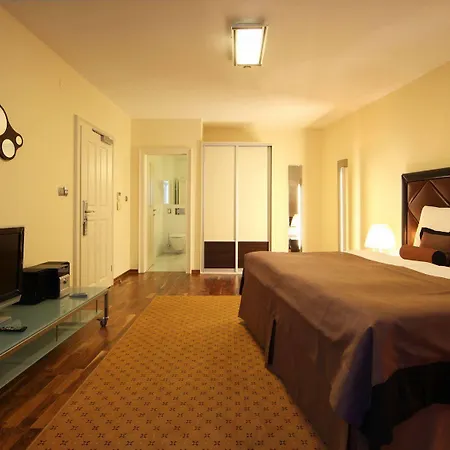 Skaritz & Otel